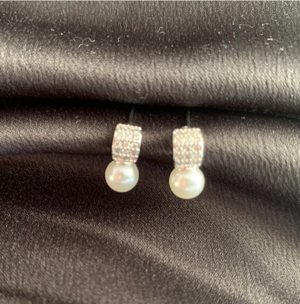 Pave-and-pearl-earring.